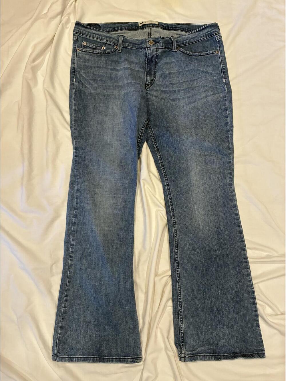 Levis Womans Sz 17M 524 Too Superlow Flare  Retro Boot Cut Low Rise Med Wash